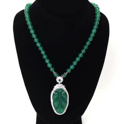Lot 198 lovely green carnelian beaded necklace pendant