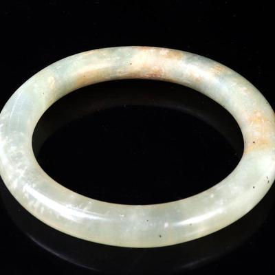 Lot 193 chinese light green jade bangle