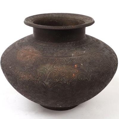 Lot 305 large antique chinese bronze storage pot