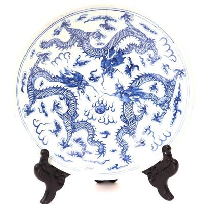 Lot 324 chinese porcelain four clawed blue white charger