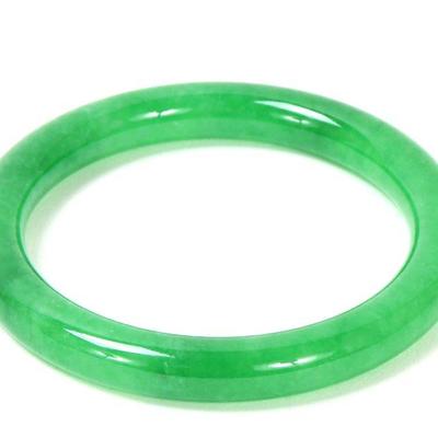 Lot 184 lovely chinese childs jade bangle bracelet