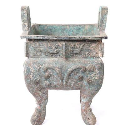 Lot 304 chinese bronze archaistic style vessel