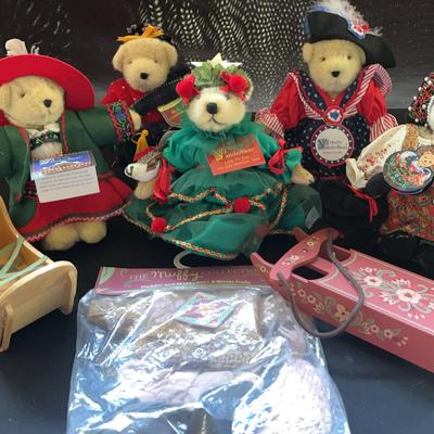 Muffy Vanderbear Around The World (For The Traveler)