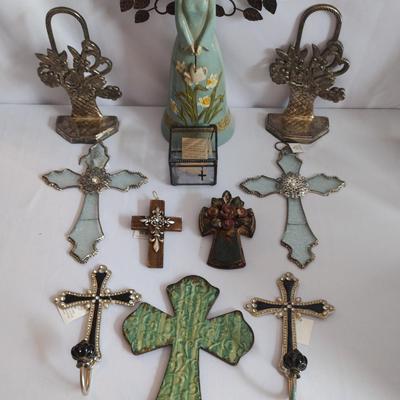 Peaceful Decor With Crosses, Boxes, Angels And Posies
