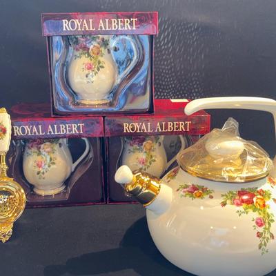ROYAL ALBERT BONE CHINA OLD COUNTRY ROSES TEA MUG WITH LID/COASTER IN BOX, TEA POT & TEA STRAINER