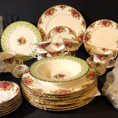 Royal Albert Bone China : Old Country Roses Place Setting For 8 