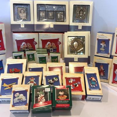 Hallmark Keepsake, Ornaments Making Wonderful Memories – Lot 3
