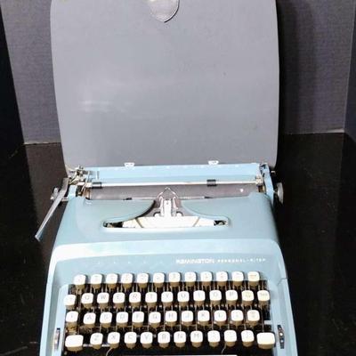 Vintage Remington Typewriter – Pale Blue w/ White Keys & Case – Classic Antique Charm