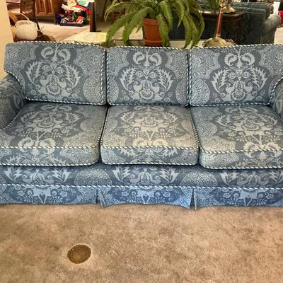 Blue Filigree Demask Sofa