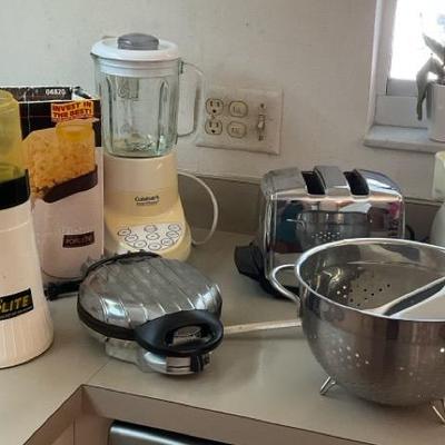 Large Lot Of Kitchen Small Appliances 