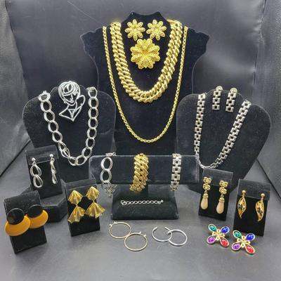 Vintage Lady Remington Jewelry