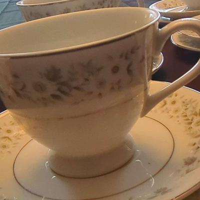 Imperial China - W Dalton 745 Wildflower Tea Cups w/ Saucer & Small plate