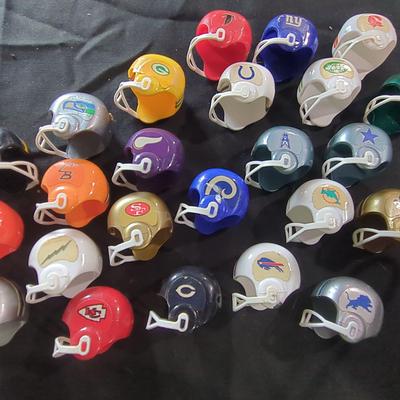 24 NFL Mini Helmets Ravens Collector Mags & Hand Towels