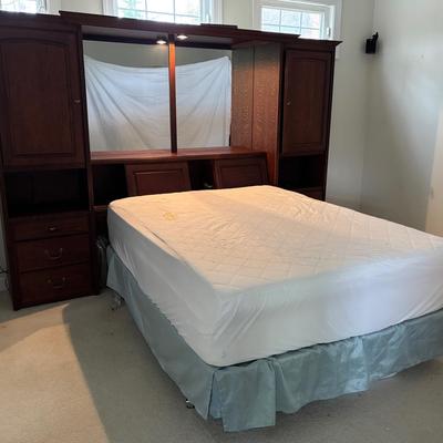 WBold Furniture Wood Queen Pier Wall Bed