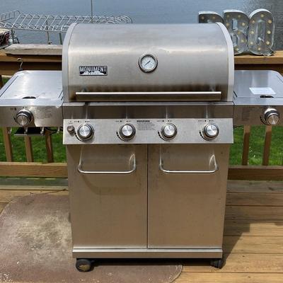 Monument Grill W/ Cover