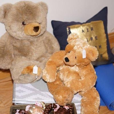 plush teddy bears clean and soft. Also cabbage patch kid dolls and other 