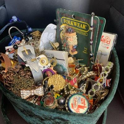 Ct222 mystery lot of jewelry fun