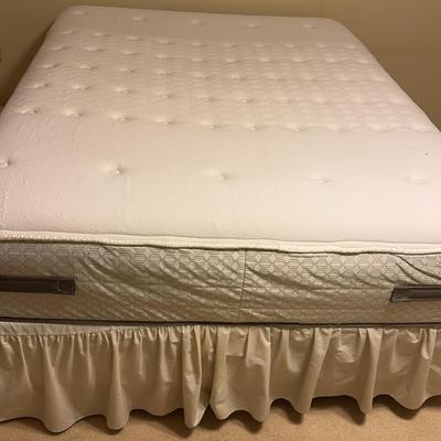 Sealy Queen Mattress/boxsprings