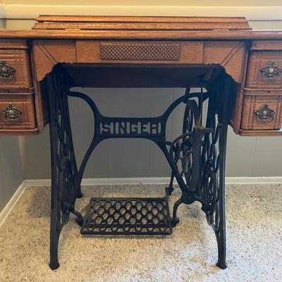 Vintage Singer Sewing Machine #2
