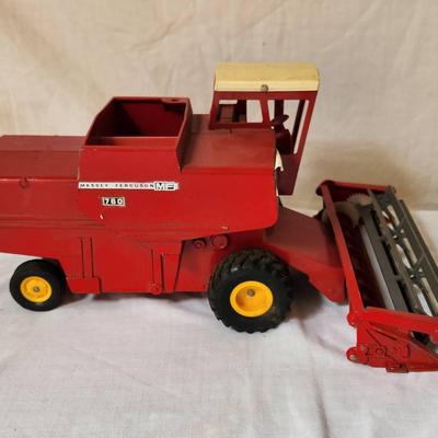 Massey Ferguson Combine