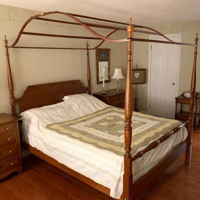 Hitchcock queen size tall post bed w/ arched canopy