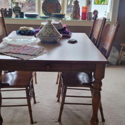 Table / 6 Chairs / Leaf