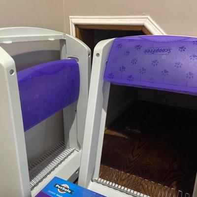 Self cleaning cat boxes 