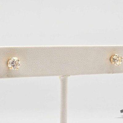 #738 • 14k Gold Diamond Stud Earrings, 1.2g
