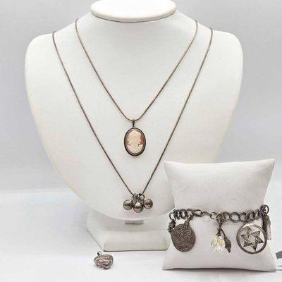 #912 • Sterling Silver Necklaces, Bracelets & Pendants, 43.1g
