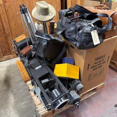 #10506 • Model Trains, Montebello Glasses, Black & Decker Sizzle Lean
