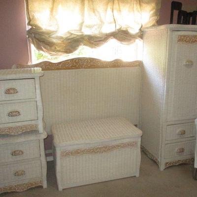Pier One Wicker Bedroom Set