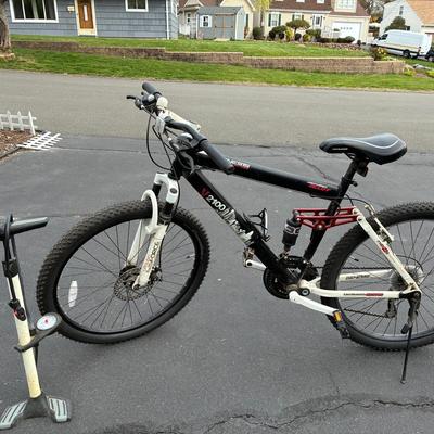 Genesis V2100 men's mountain bike 