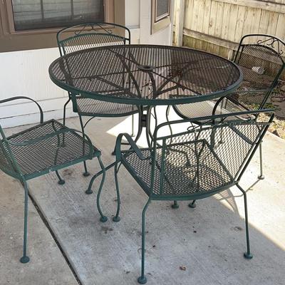 Iron Patio Table & 4 Chairs W/ Hole For Umbrella (Needs To Be Cleaned Up A Bit)