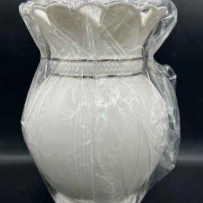 New in Box Lenox 7.5” Small Globe Vase
