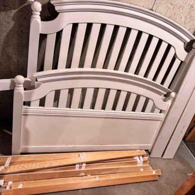 Headboard, Footboard, Sideboards, And Parts
