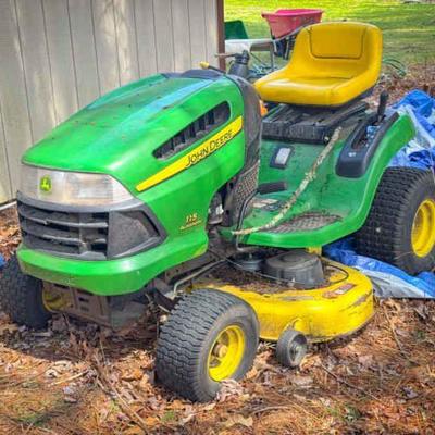 John Deere 115 Automatic 42" Riding Mower
