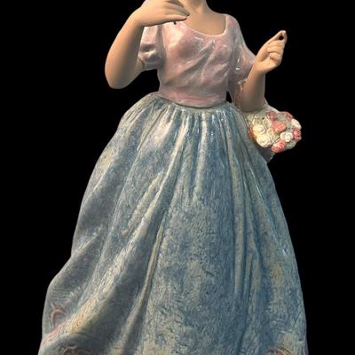 BO102 - Lladro Gres Porcelain Figurine "A Morning Walk"