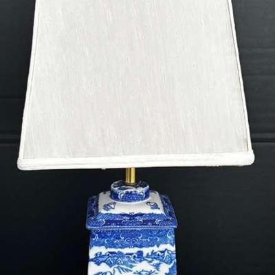 Beautifully Detailed Chinoiserie Style Lamp