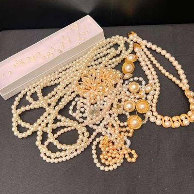 Ri208 mystery lot pearl jewelry