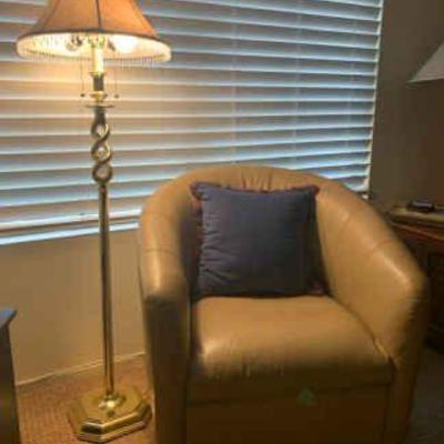 Ri216 swivel chair and lamp