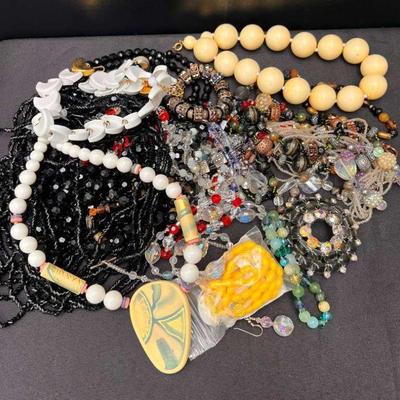 Ri206 mystery lot beaded jewelry