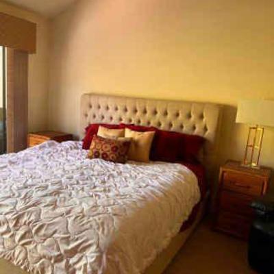 Ri257 king upholstered bed