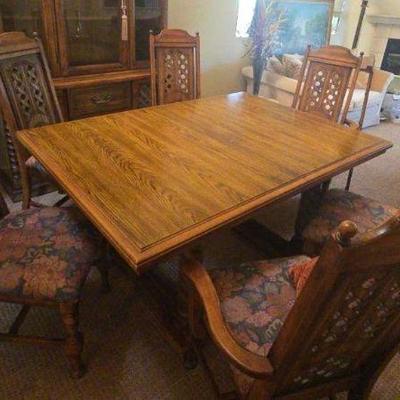 Ri285 dinning room table with leaf and 6 chairs