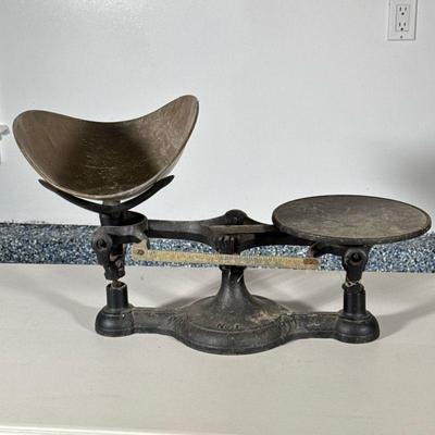 ANTIQUE CAST IRON SCALE | Antique cast iron scale with brass basket. Has markings. Dimensions: h. 13 x w. 20 x l. 23 in
