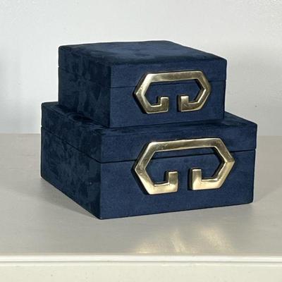 (2pc) NWT TAHARI FELT BOXES | Set of 2 new with tags Tahari navy felt-lined boxes. - h. 4.26 x w. 8.5 x d. 8.5 in (largest)
