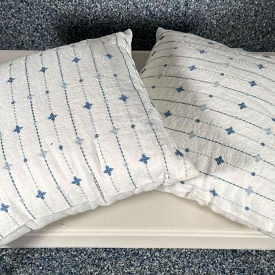 (2pc) PAIR DECORATIVE THROW PILLOWS | Matching blue and white plush pillows with blue tassels on zipper pulls. Dimensions: w. 17 x l. 17 in
