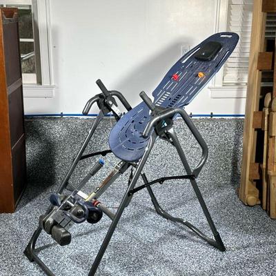 TEETER INVERSION TABLE | Inversion table for back pain relief, adjustable for all heights. Dimensions: h. 28 x w. 17 x l. 78 in