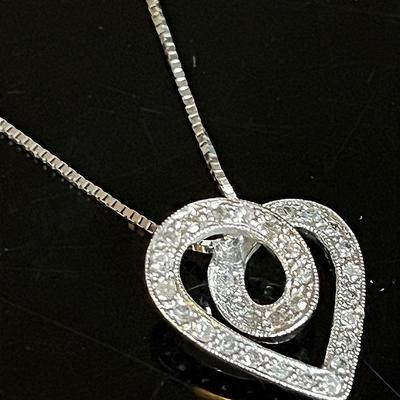 14K White Gold Chain with 14K 31 Diamond Heart Pendant 