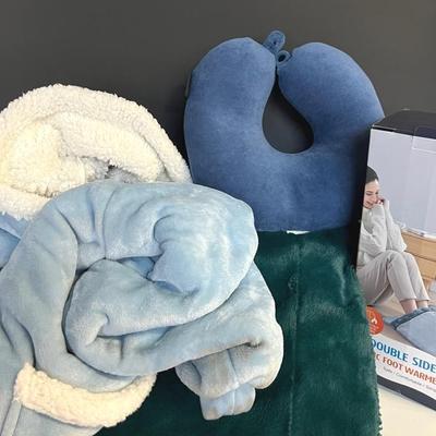 Cozy Comfort Group (4) with Bedsure Jacket, Foot Warmer, Blanket