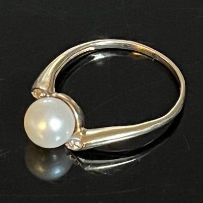 14K Yellow Gold Cultured Pearl 2 Diamond Ring 